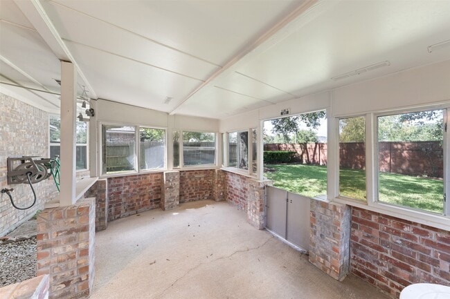 Building Photo - 2618 Parkbriar Ln