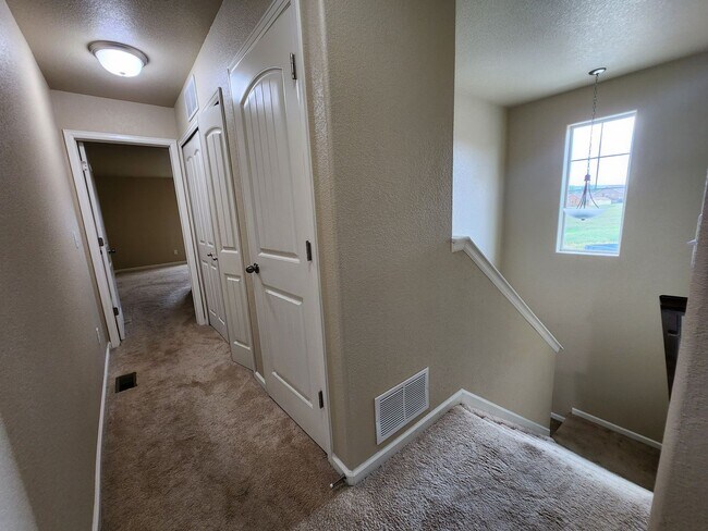 Building Photo - Quiet 2 bed 3 bath home in the 80923 area!!