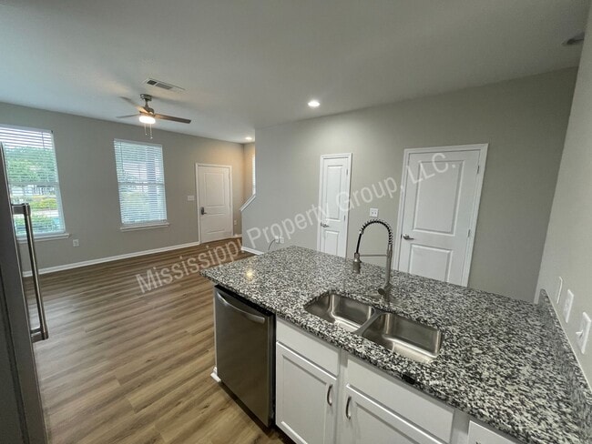 Building Photo - 3BD/3.5BA Available for Mid-August Move In