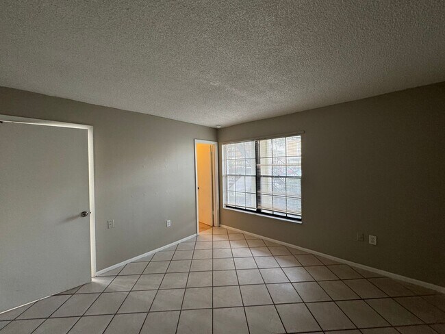 Building Photo - Contemporary 2/2 Condo Ground Level w/ Wheelchair Accessibility! 436/Curry Ford