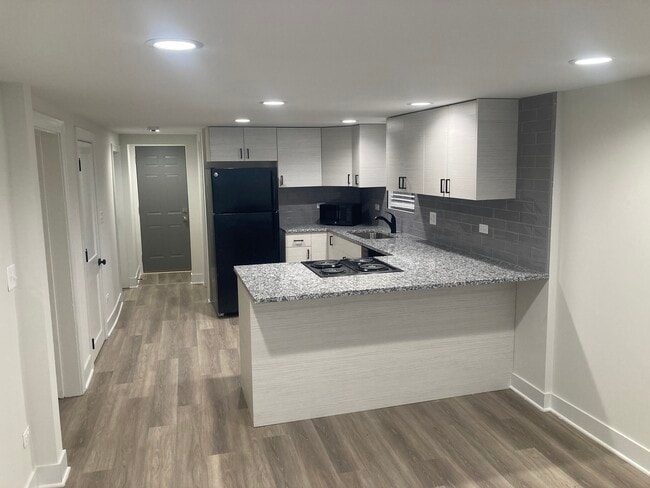 Building Photo - 1336 W Diversey Pkwy