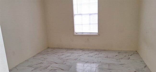 Building Photo - 1327 Brenda Ln