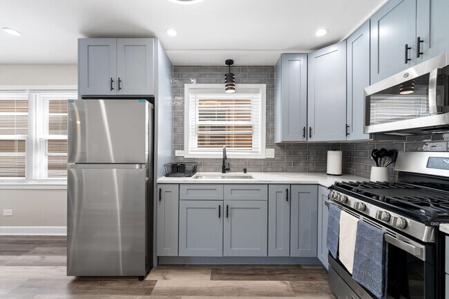 Building Photo - 5641 W 64th St