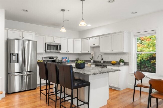 Building Photo - 865 Lagrange St