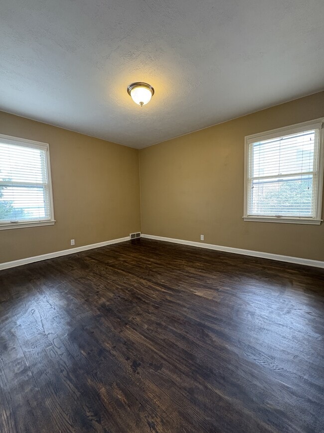 Building Photo - 2395 Bernadine Dr