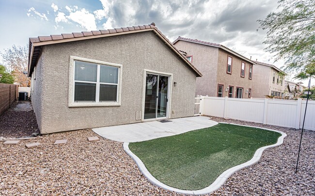 Building Photo - One Story Home with Solar