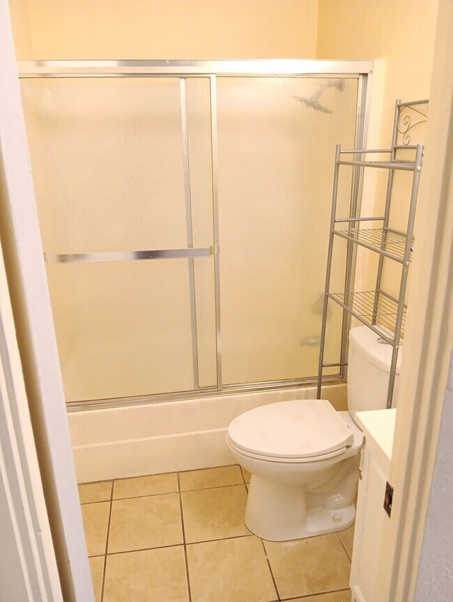 Building Photo - Charming 1 Bed/1 Bath in Central Tucson – ...