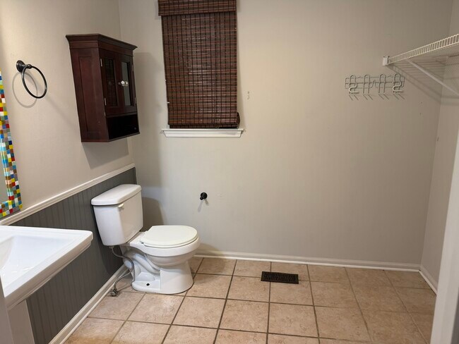 Building Photo - 149 Luna Ln