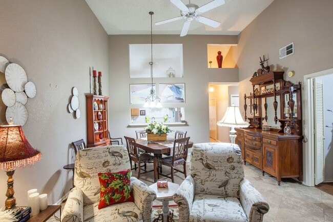 Building Photo - 2902 Post Oak Dr