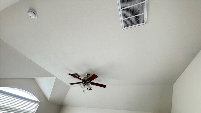 Building Photo - 914 Crestmont Trail Dr