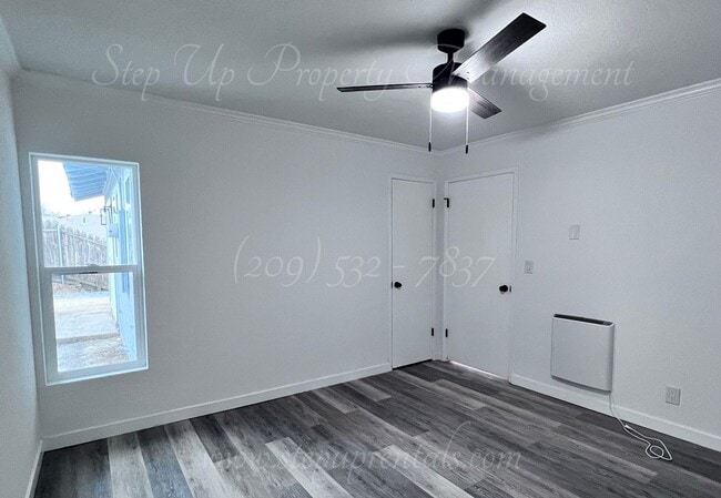Building Photo - Newly Updated 3 Bedroom 2 Bathroom Home in...