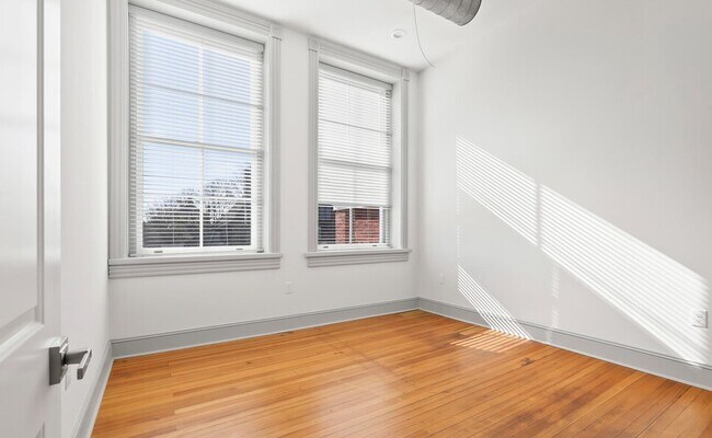 Building Photo - 465 Church St