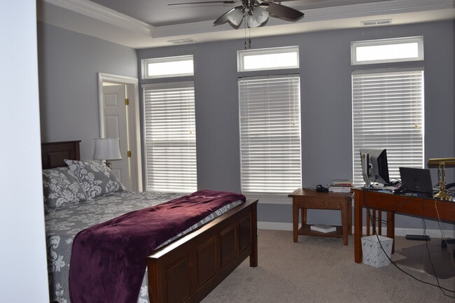 Building Photo - 2500 Eastbourne Dr