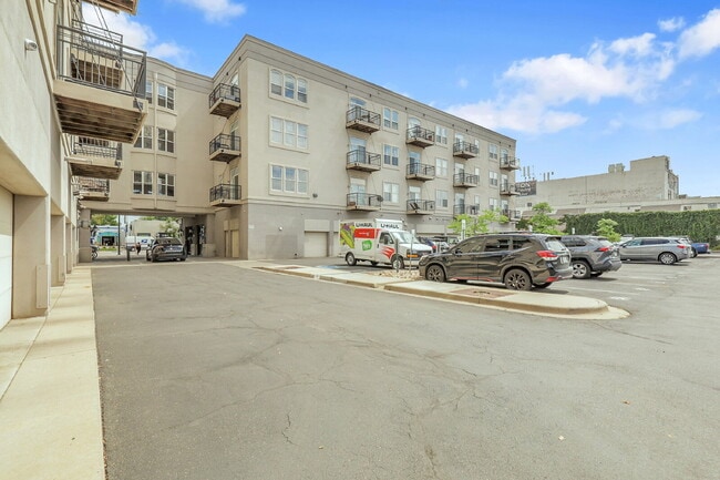 Building Photo - $1,880 - 1 Bed, 1 Bath Condo in Denver in ...