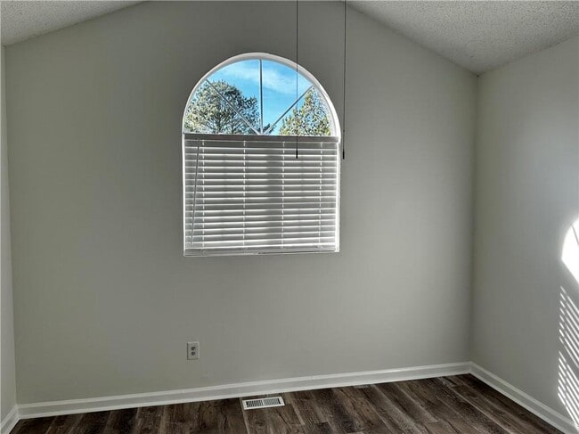 Building Photo - 1971 Abbey Province