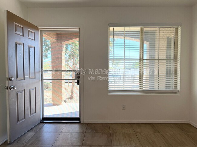 Building Photo - 10402 N 9th Ave