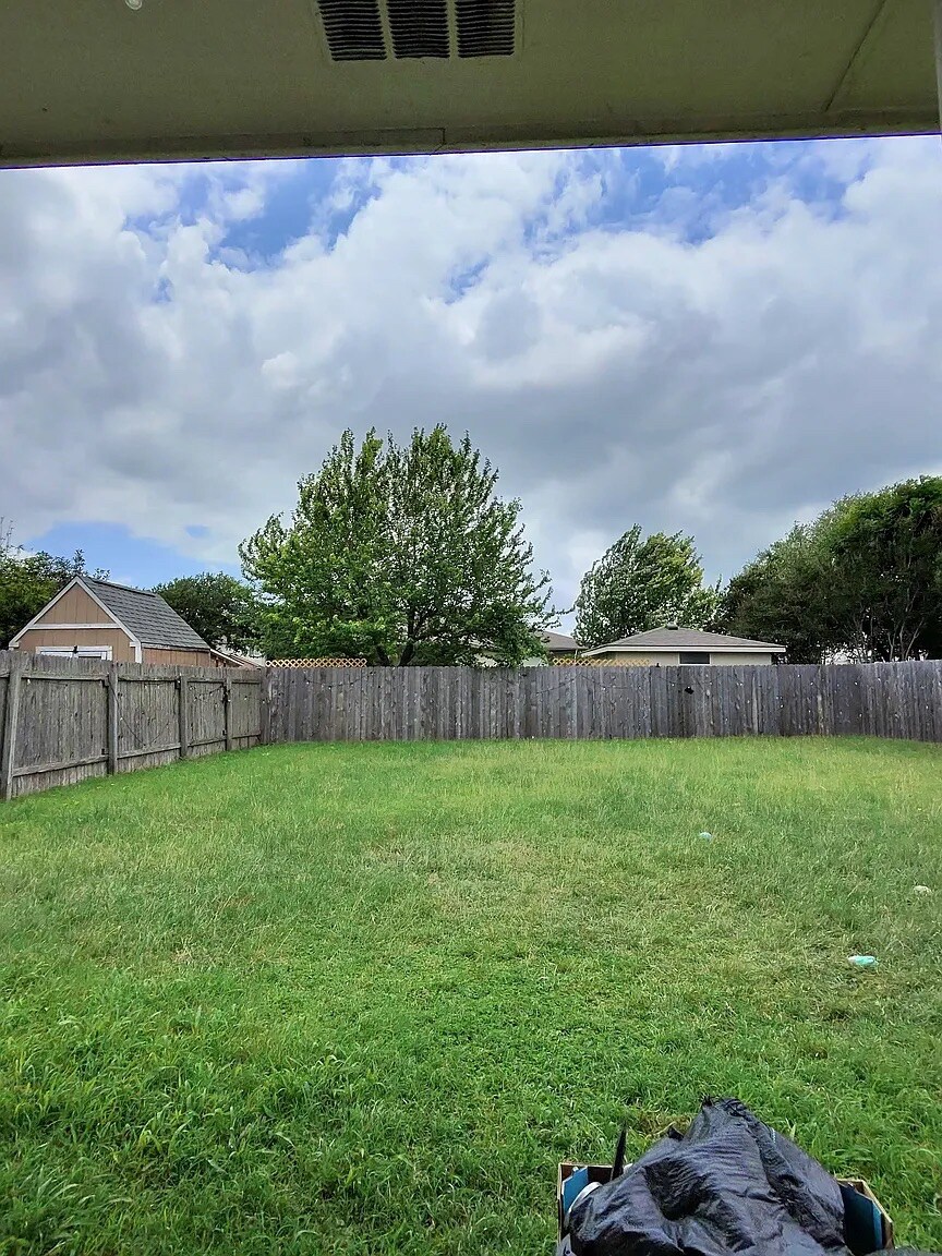 Building Photo - Room in Single Family Home on Socorro Bend