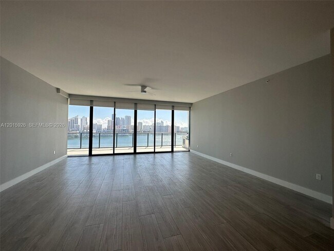 Building Photo - 5000 Island Estates Dr