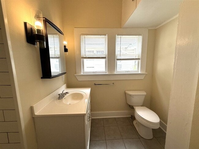 Building Photo - Beautifully Renovated 2 bedroom, 1 bath Bungalow | Historic Highland area | $900/Month Rent
