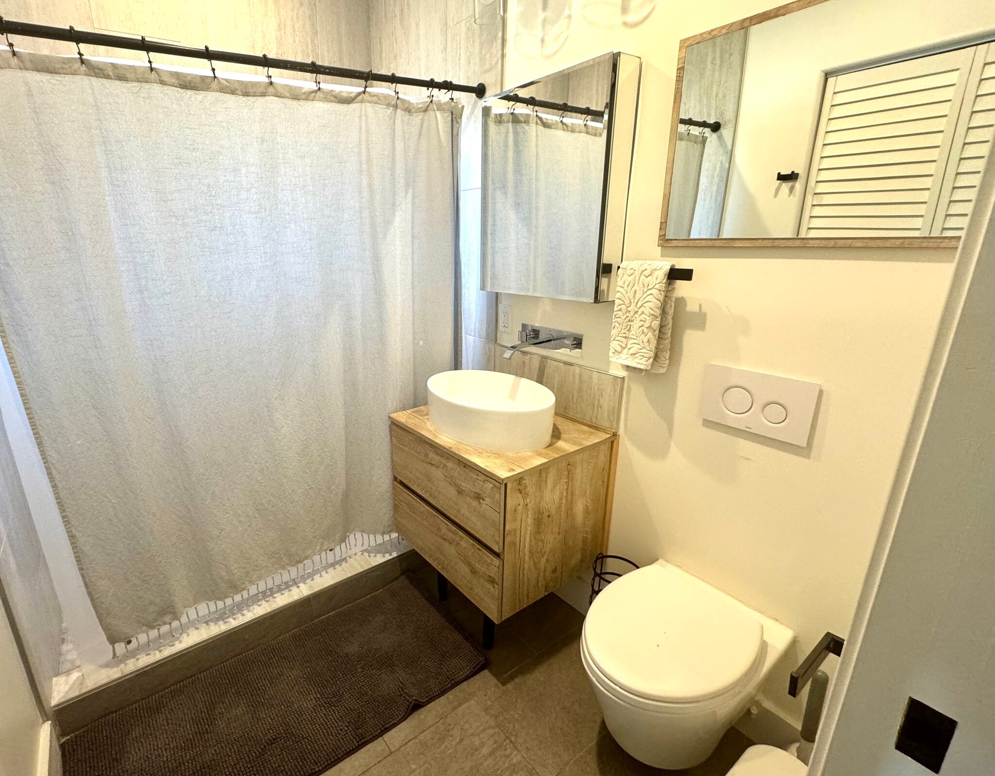 bathroom - 648 E Fairview Blvd