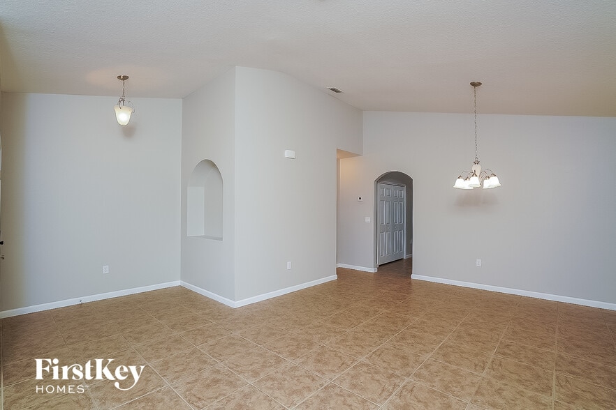 Building Photo - 4060 Millicent Cir