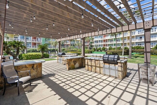 Building Photo - 7820 Seawall Blvd