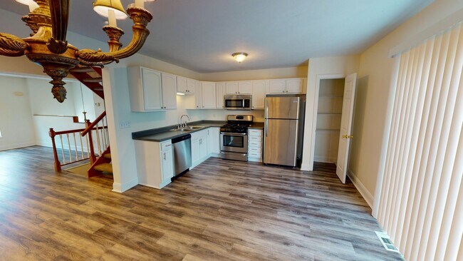 Building Photo - 2 Bed 1.5 Bath Townhouse for Rent in Monaca