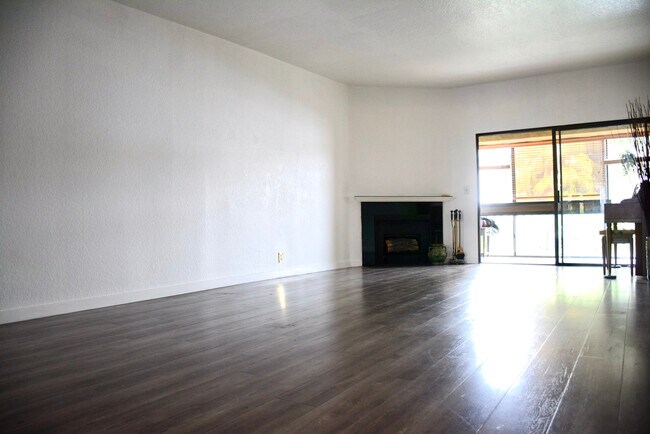 Building Photo - 2101 E 21ST St