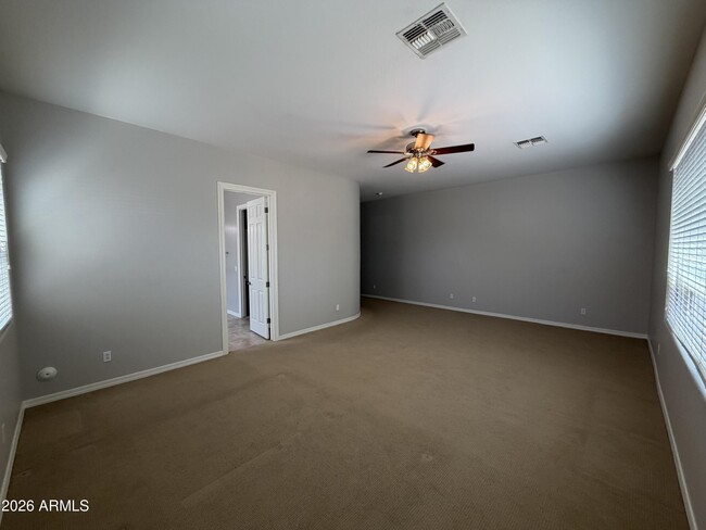 Building Photo - 2417 E Iris Dr