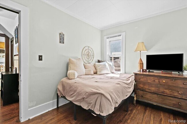 Building Photo - 423 Pingree Blvd