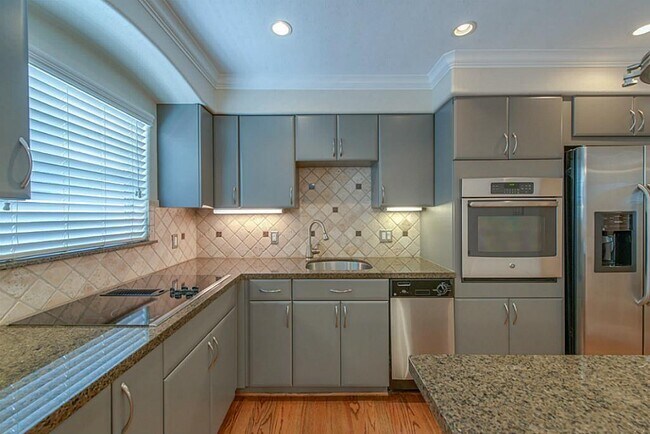 Building Photo - 1449 Heights Blvd