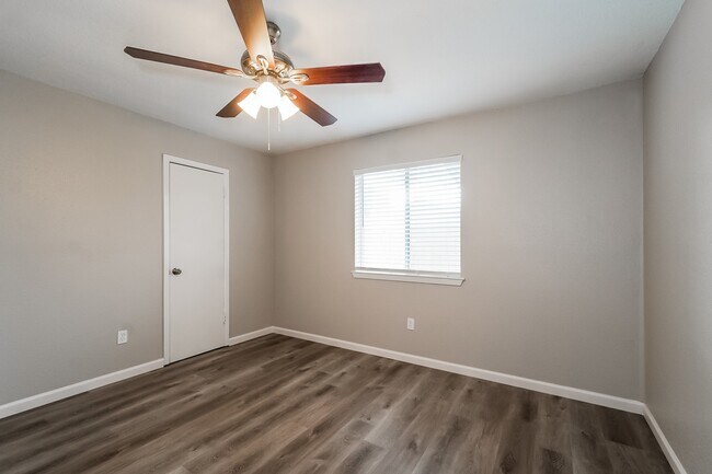 Building Photo - 16311 Alametos Dr