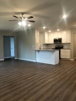 Building Photo - 1411 W Pebblebrooke Dr