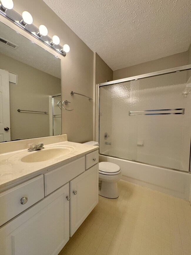 Building Photo - 6829 Meadow Creek Dr