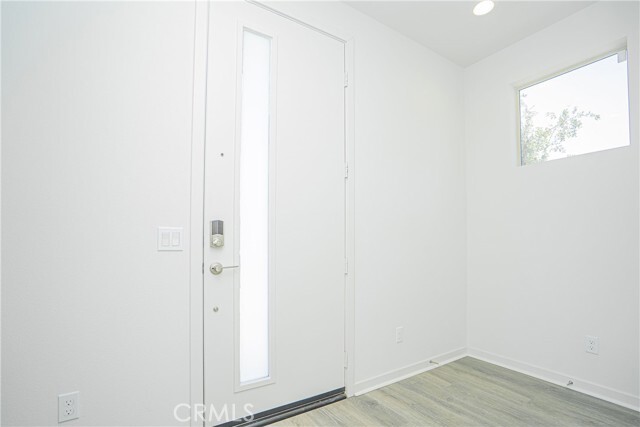 Building Photo - 114 Novel