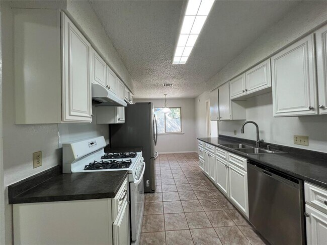 Building Photo - 11510 Powder Mill Trail