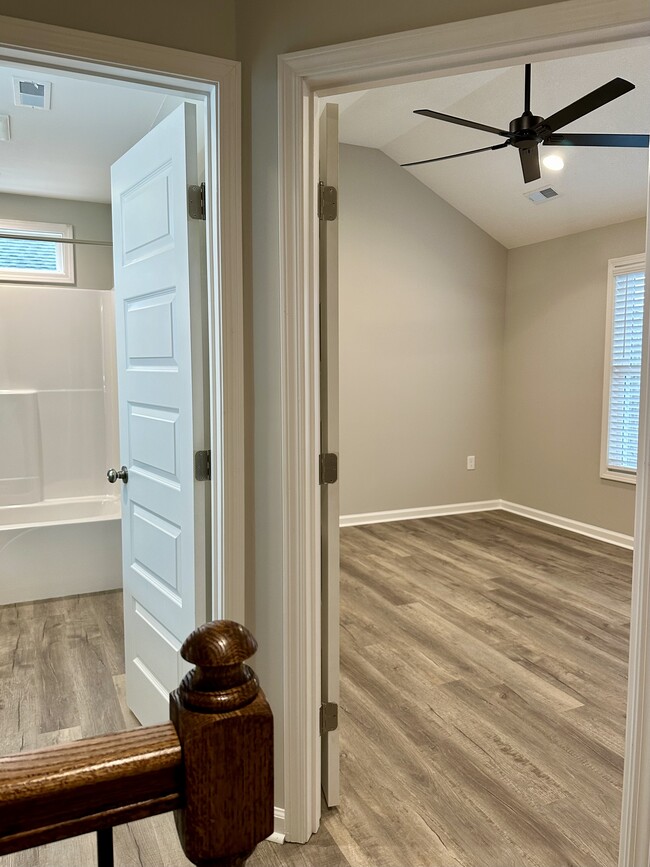 Open landing to upstairs bedrooms and bath - 2229 Kenwood Blvd SE