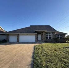 Building Photo - 5 bed/3 bath house