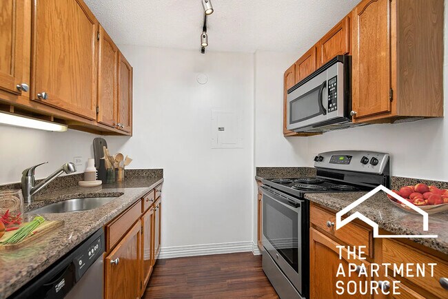 Primary Photo - 100 W Chestnut St