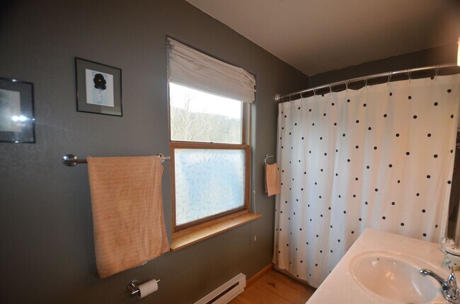 Building Photo - Placer Valley! 3bed/2.5 bath! Garage! 20 m...