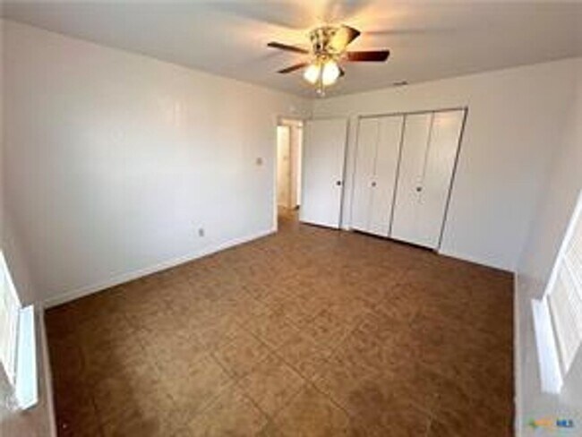 Building Photo - 2 Bed / 1 Bath Duplex Unit In Killeen