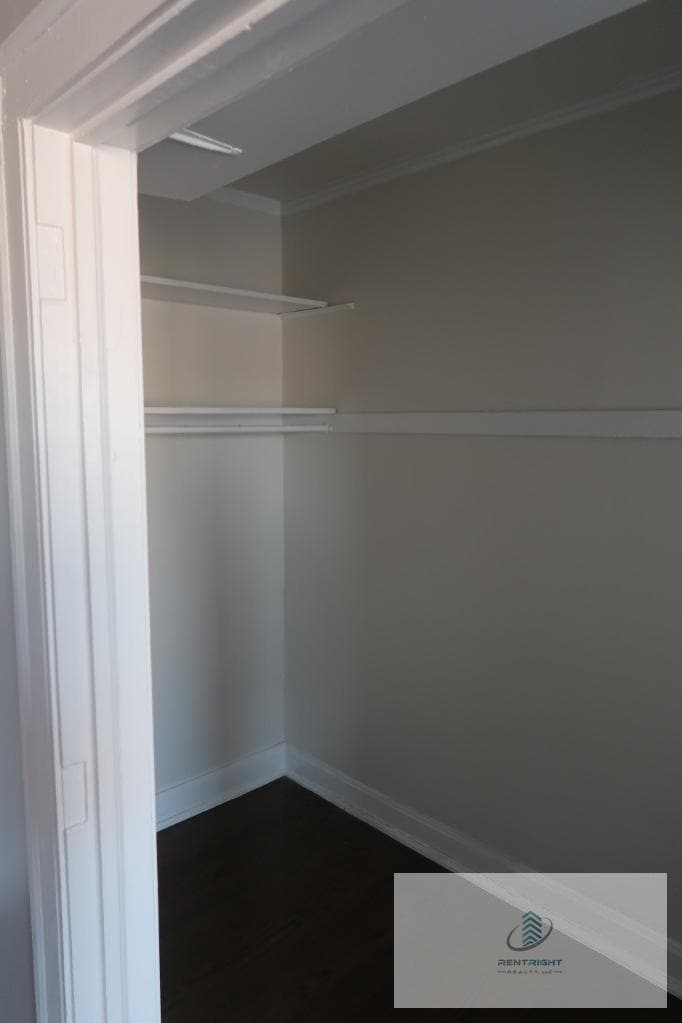 Building Photo - 1712 W Albion Ave