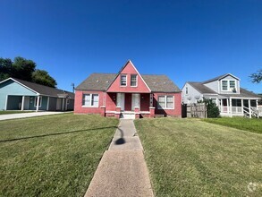 Building Photo - 2 bedroom 1 1/2 bath Duplex