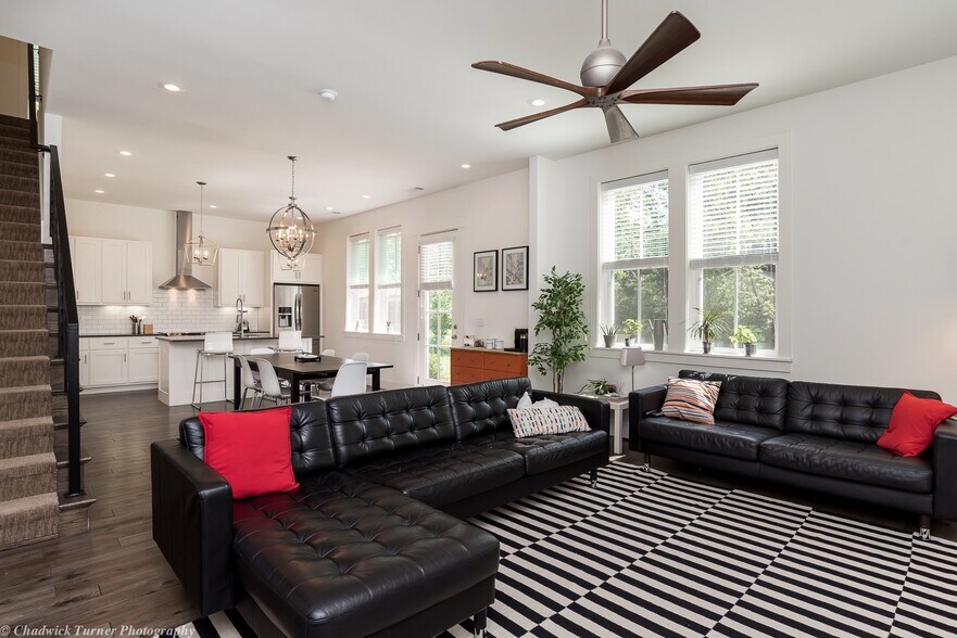 Building Photo - 306 NW H St