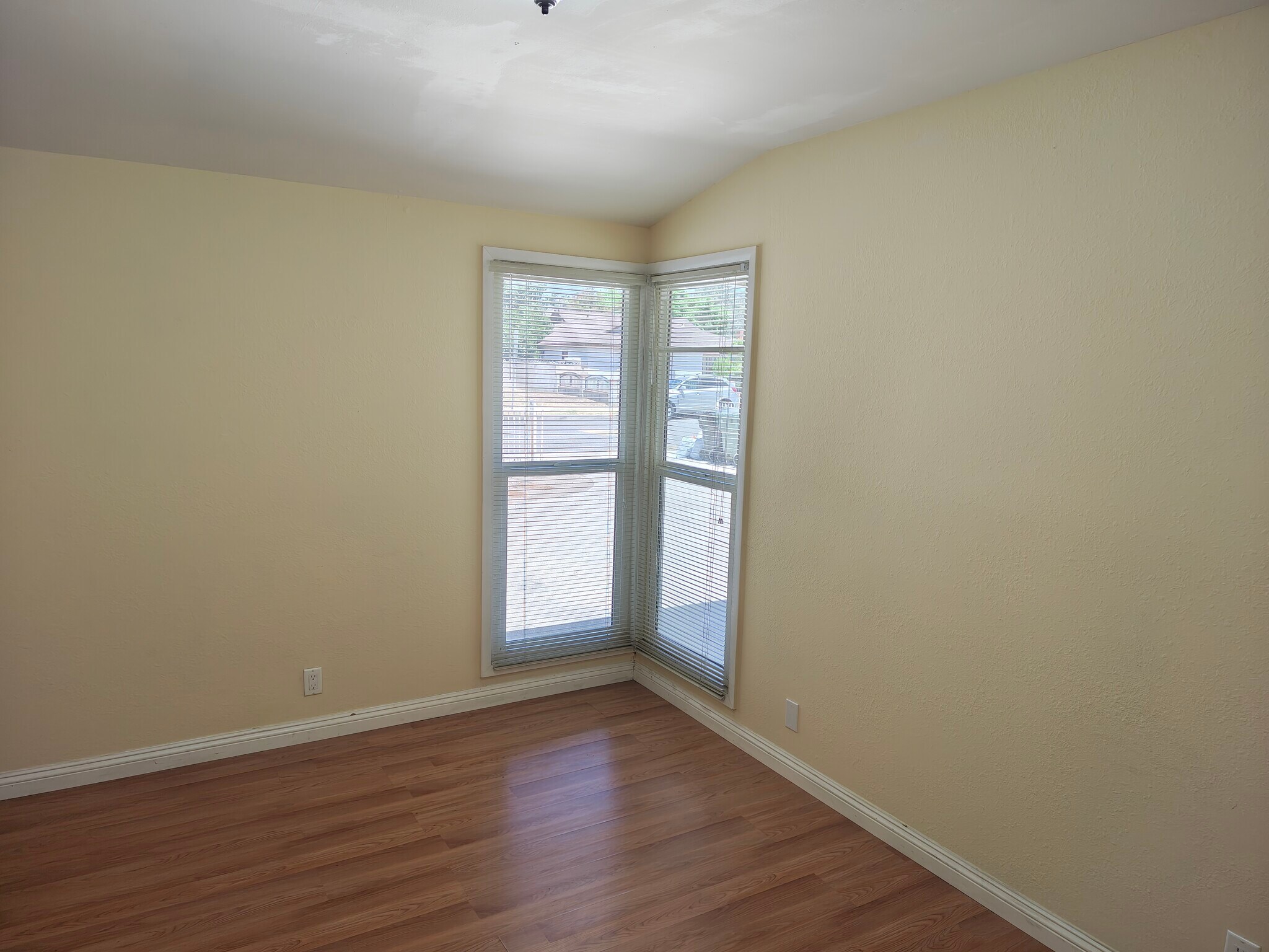 Building Photo - 2880 Santez Dr