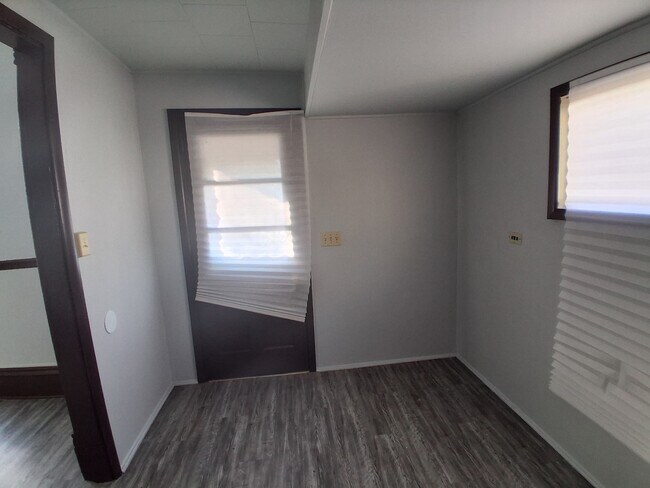 Building Photo - 54 Columbus St