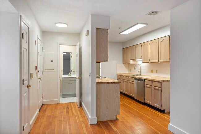 Building Photo - 71 Benefit St