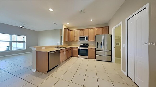 Building Photo - 876 Hacienda Cir