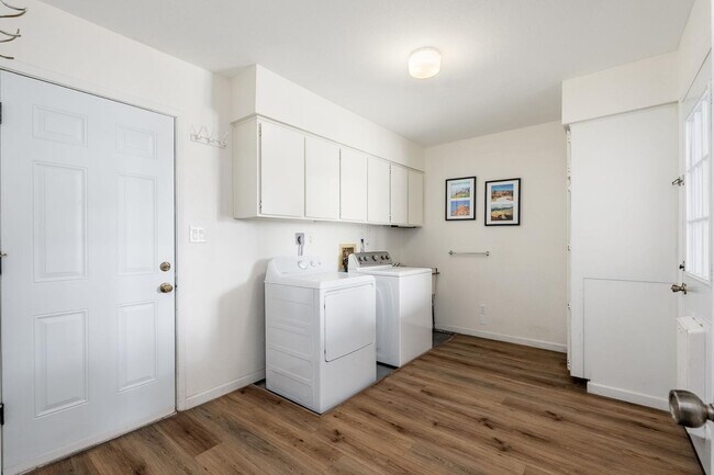 Building Photo - 2426 E Sahuaro Dr