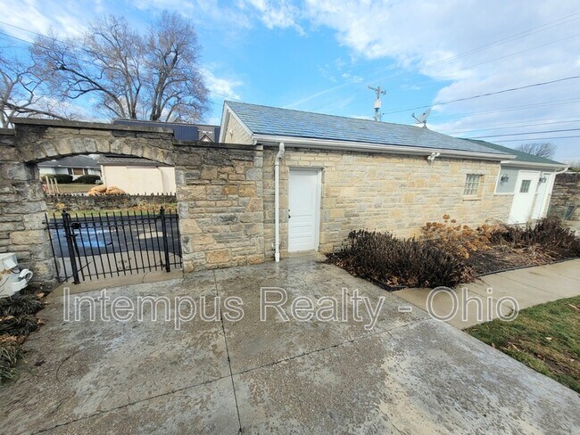 Building Photo - 3128 Ellis Pl